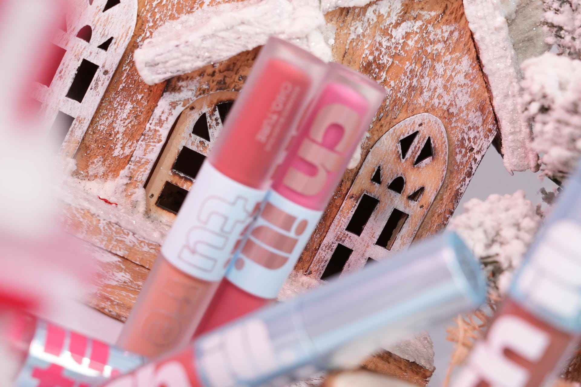 Discover the Magic of Holiday Makeup with ChioTure and ChillTure: Your Ultimate Guide to Christmas Combo Packs 1 DSC013281